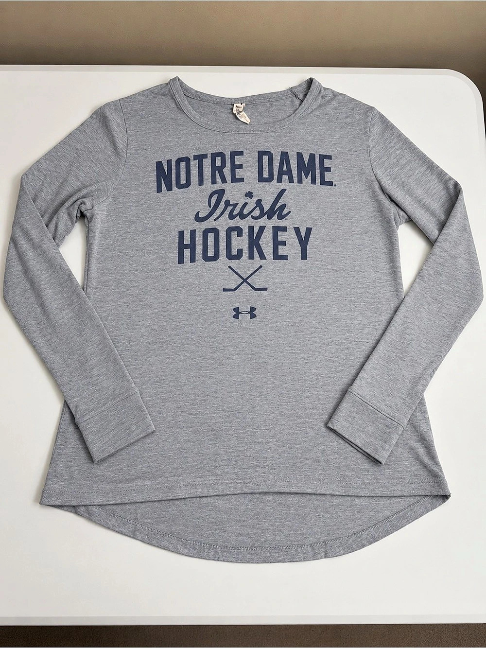 Under Armour Notre Dame Fighting Irish Hockey HeatGear Hi-Lo Hem Long Sleeve T-S